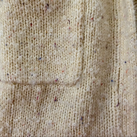 Two Comfy Sweaters 🍂🍁❄️ - Picture 5 of 11